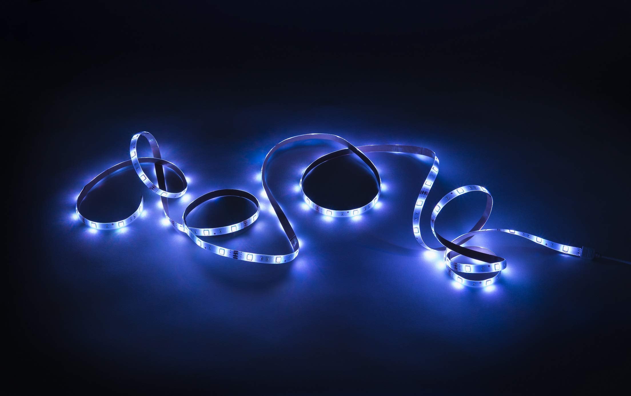 Ruban LED connecté WiFi — blanc chaud à blanc froid, pilotage smartphone et commande vocale, installation rapide